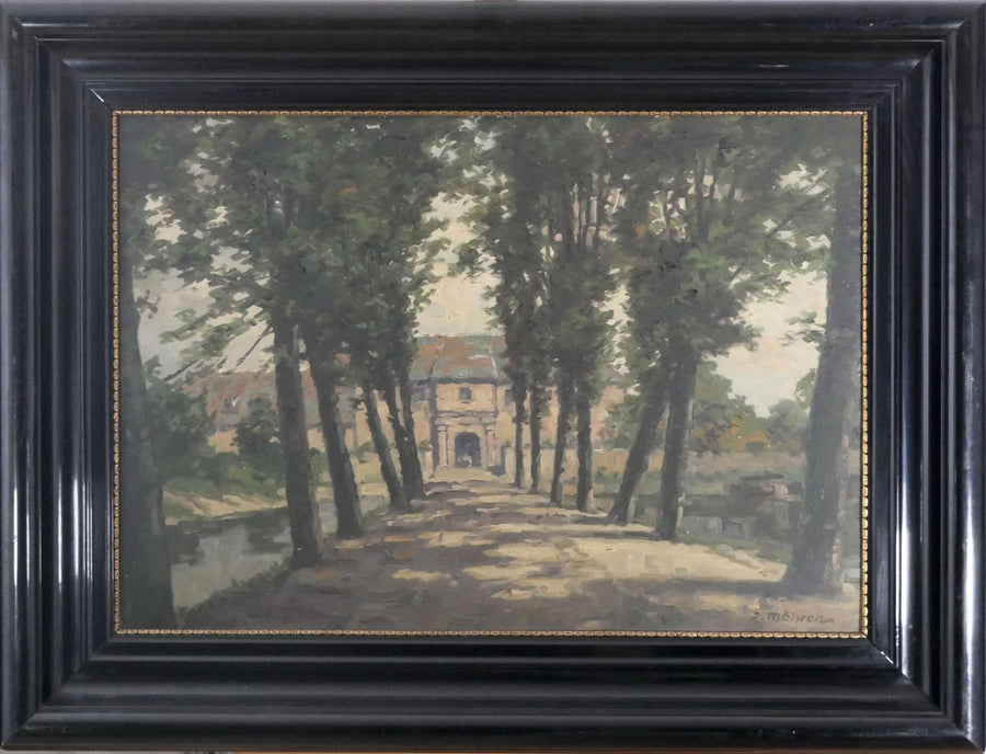 Sonnenbeschienene Allee mit entferntem Gebäude — Jean Möhren, Gesamtansicht