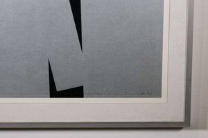 Grau, weiß und schwarz geometrisch — unbekannter Künstler, Detail mit Signatur